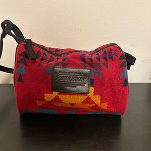 Pendleton shoulder bag. 100% wool exterior.